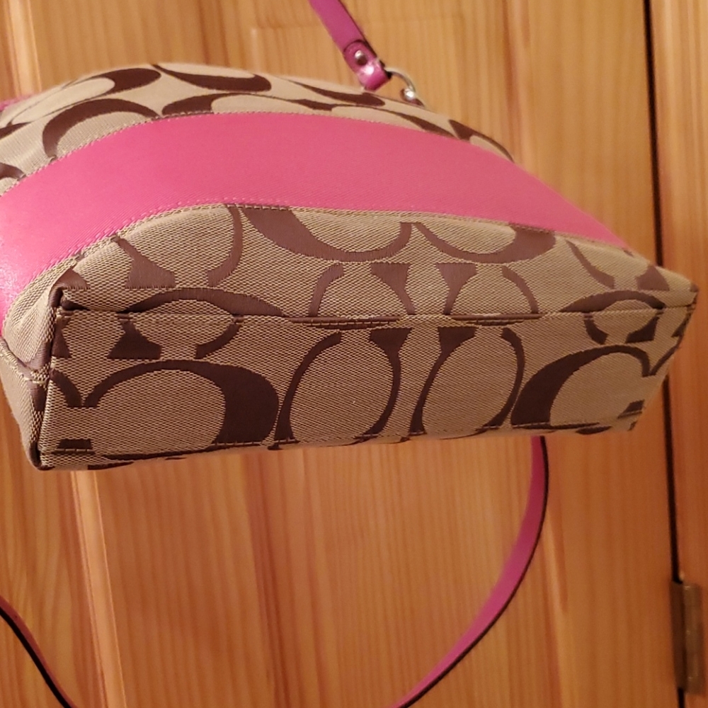 Handbag - Picture 3 of 4